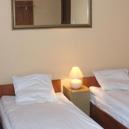 Park Hotel Myslenice Ruang foto