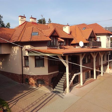 Park Hotel Myslenice Bagian luar foto
